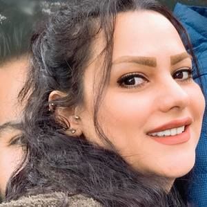 Meet your Posher, Niloofar